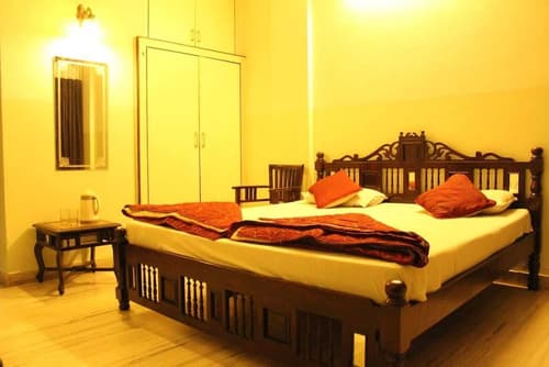 Hotel Chit Chat Palace, Room