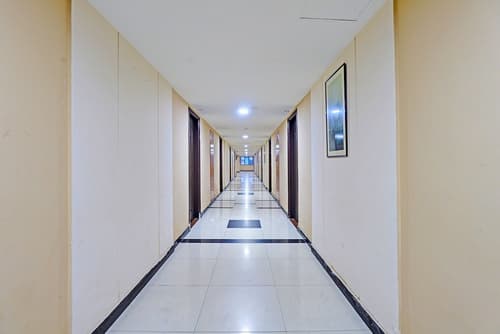 Fabhotel The Royal Plaza