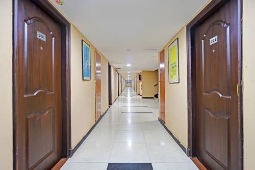 Fabhotel The Royal Plaza