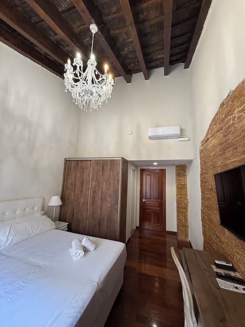 Catalina Suites Hotel