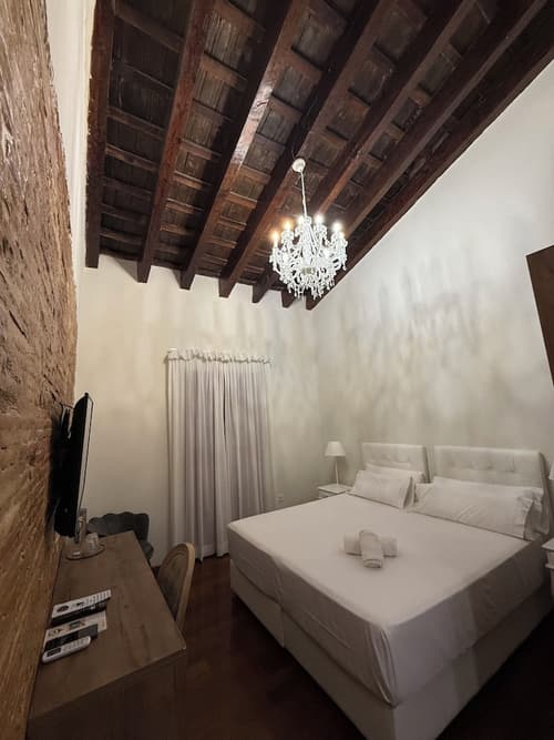 Catalina Suites Hotel