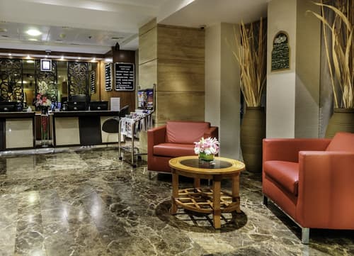 Executive Suites, Lobby