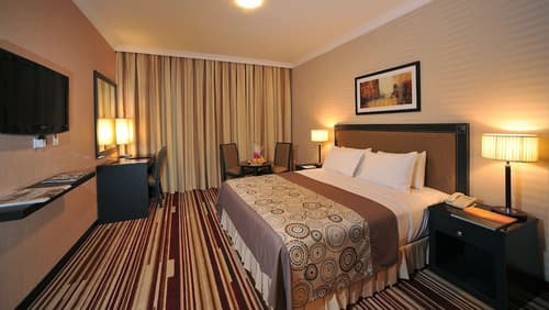 Executive Suites, Room