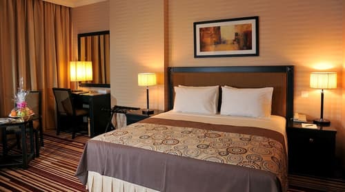 Executive Suites, Room