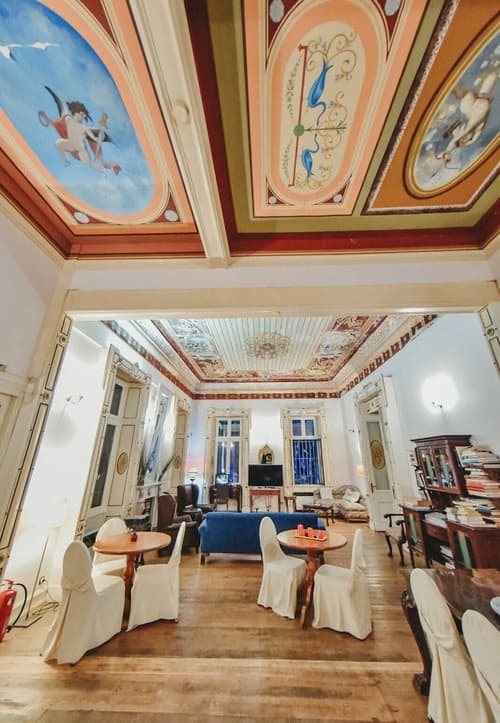 The Loriet, Lobby sitting area