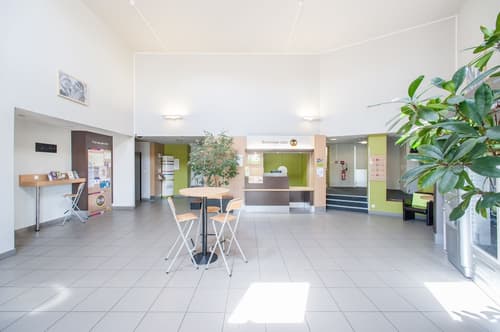 B&B HOTEL Quimper Sud, Interior entrance