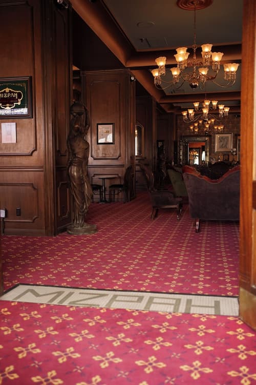 Mizpah Hotel, Lobby lounge
