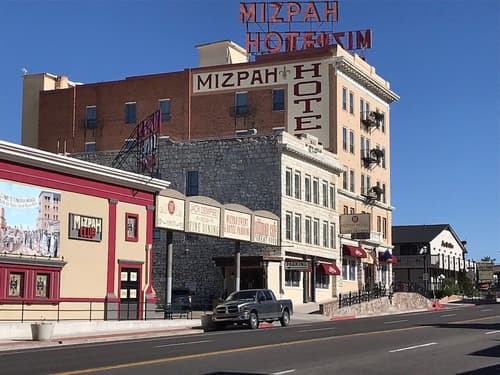 Mizpah Hotel, Front of property