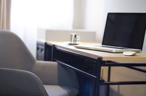 One Shot Colón, Room