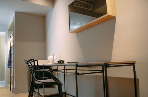 One Shot Colón, Room