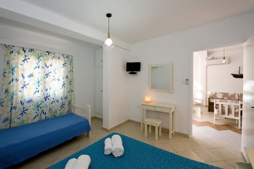 Tsakanos Apartments, Room