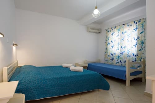 Tsakanos Apartments, Room