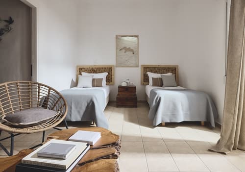 Capetan Giorgantas, Room