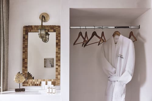 Capetan Giorgantas, Room