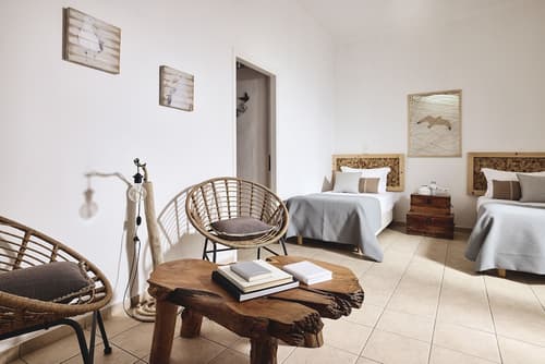 Capetan Giorgantas, Room