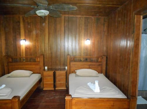 Miss Junies Lodge, Room