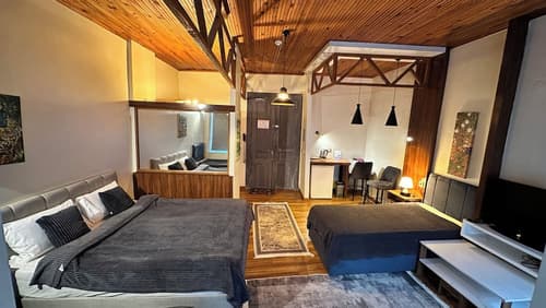 New Pera, Primary image