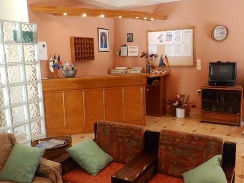 Alexandra Hotel, Reception