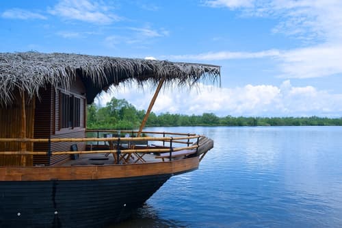 Yathra Houseboat, Primary image