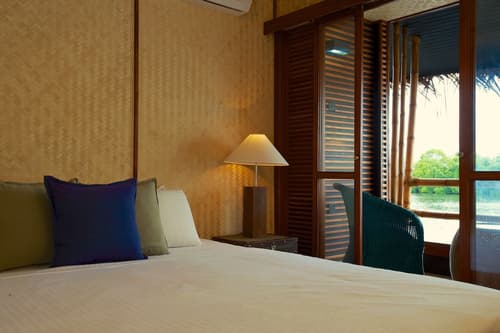 Yathra Houseboat, Room
