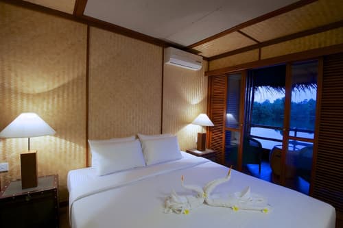 Yathra Houseboat, Room
