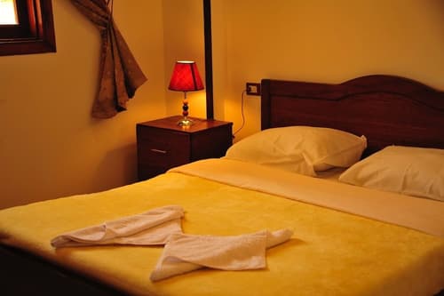 Alhambra Hotel, Room