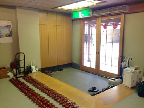 Nakayasu Ryokan, Interior entrance