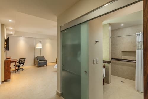 Hampton Inn & Suites by Hilton Los Cabos