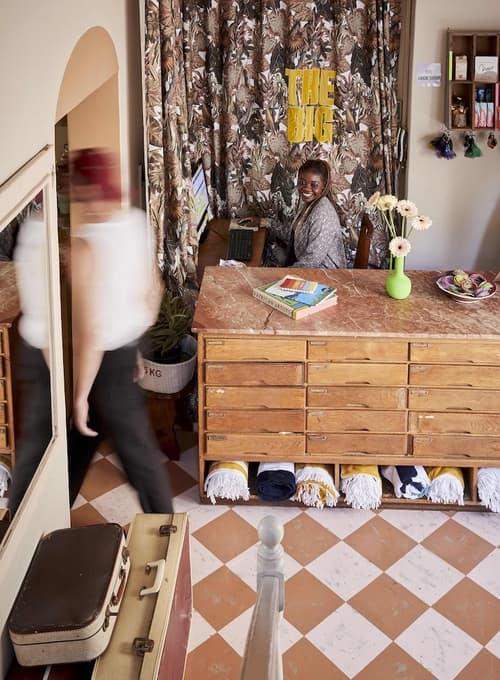 THE BIG Luxury Backpackers, Reception