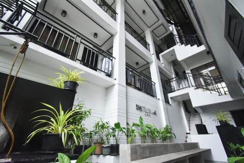 Swiftlets Inn, Front of property