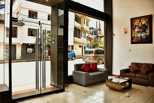 Hotel Polo Corporativo, Interior entrance