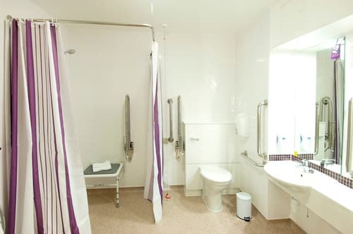 Premier Inn Derry / Londonderry, Accessible bathroom