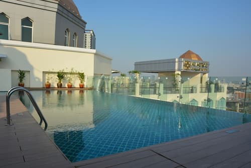 Al Meroz Bangkok, Outdoor pool