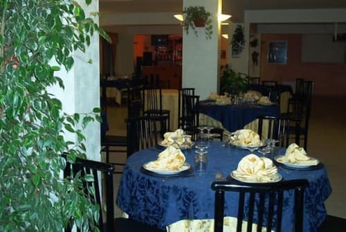 Hotel Company, Restaurant