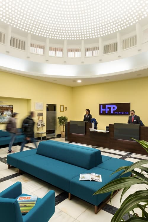 Hotel de Francia y París, Interior entrance
