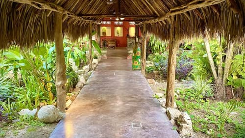 Macan Ché, Interior entrance