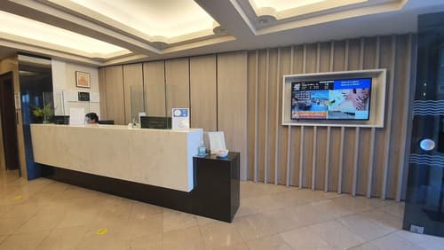 John & George, Reception