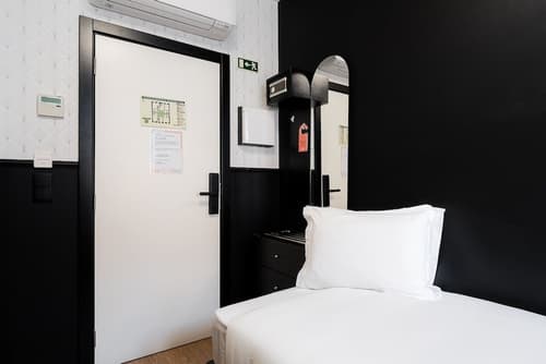 The Twenties by Guestready, Room