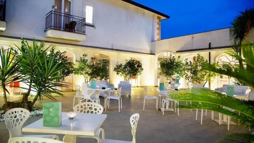 Hotel Kaos