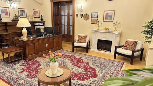 Fleur De Lis Hotel, Reception