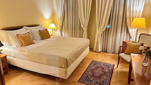 Fleur De Lis Hotel, Room