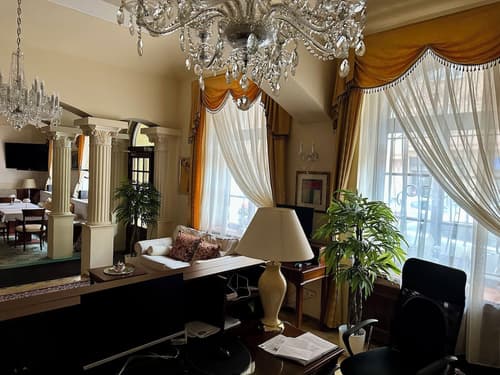 Fleur De Lis Hotel, Reception