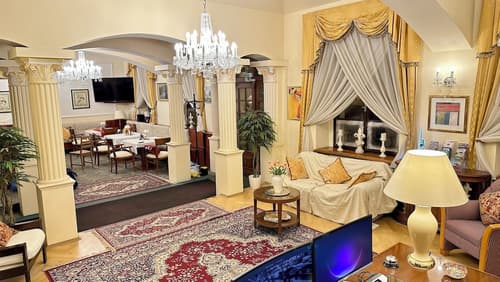 Fleur De Lis Hotel, Reception