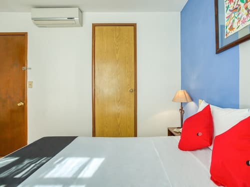 Capital O Parador Crespo Hotel, Oaxaca, Room