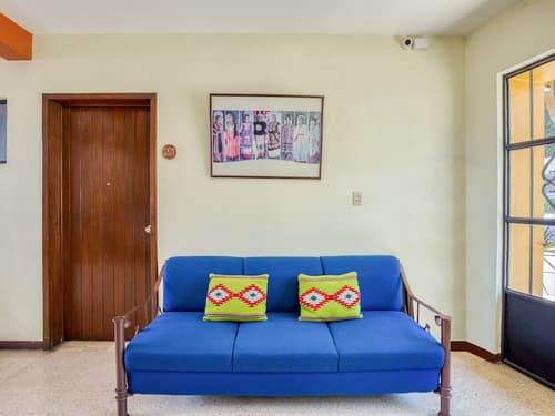 Capital O Parador Crespo Hotel, Oaxaca, Lobby sitting area