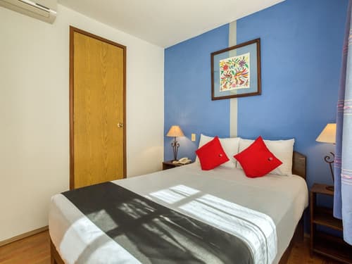 Capital O Parador Crespo Hotel, Oaxaca, Room