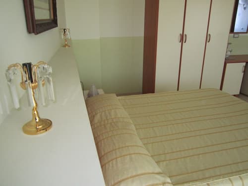 Tourist Hotel, Room