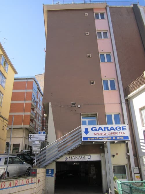 Tourist Hotel, Front of property