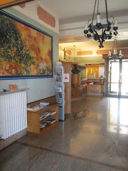 Tourist Hotel, Check-in/check-out kiosk
