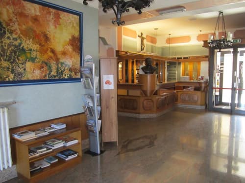 Tourist Hotel, Check-in/check-out kiosk